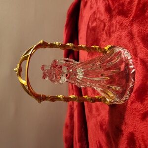 bride and groom statue